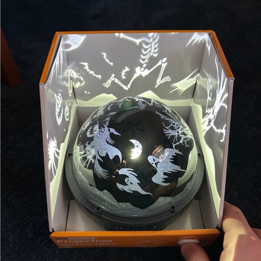 Gemmy LED Light Show Projection Shadow Lights Rotating Halloween Images Ghosts